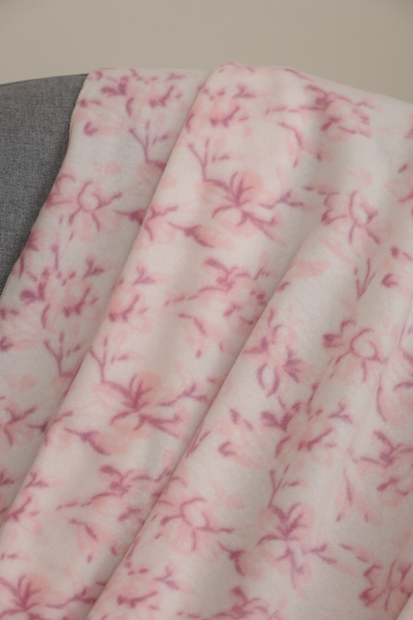 Плед-покрывало БельВита "Розовая Сакура", флисовый, 150x200 см — фото 1