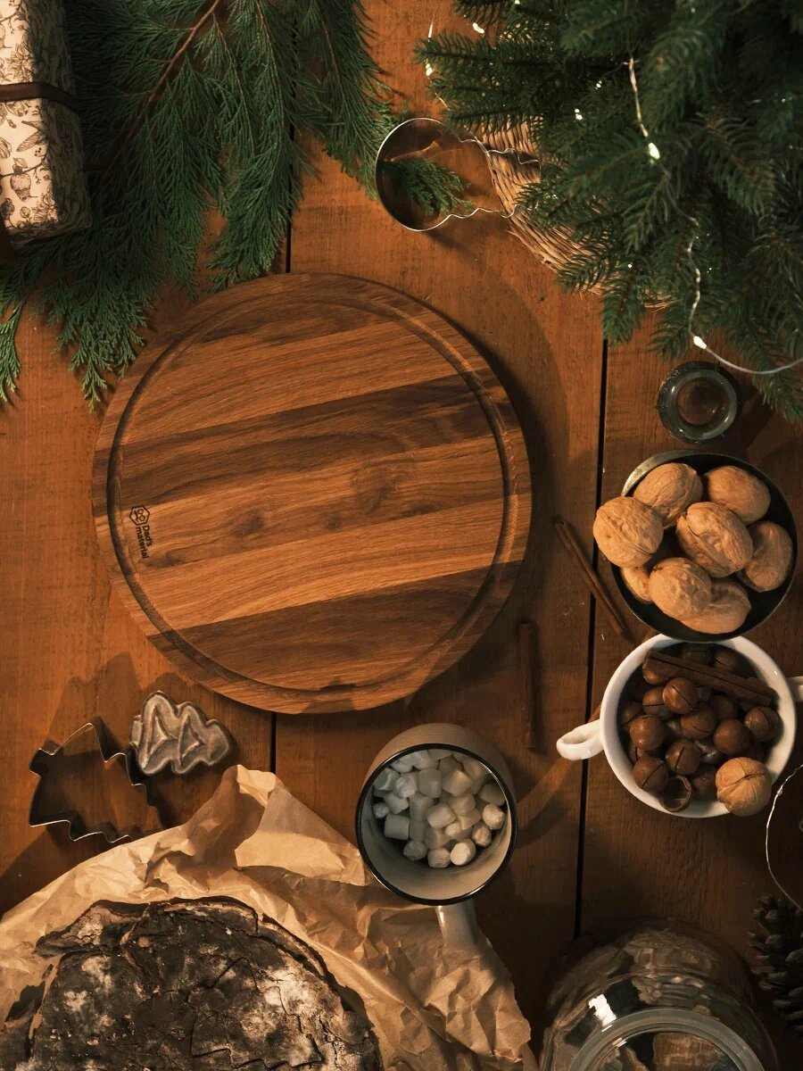 Разделочная доска круглая с желобом Лайт Dad's material, подарочная упаковка, натуральное дерево — фото 1