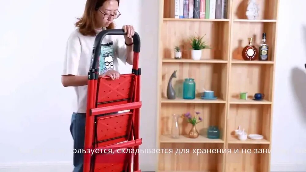 Разборная железная стремянка красного цвета из 13 секций для строительных и ремонтных работ — фото 1