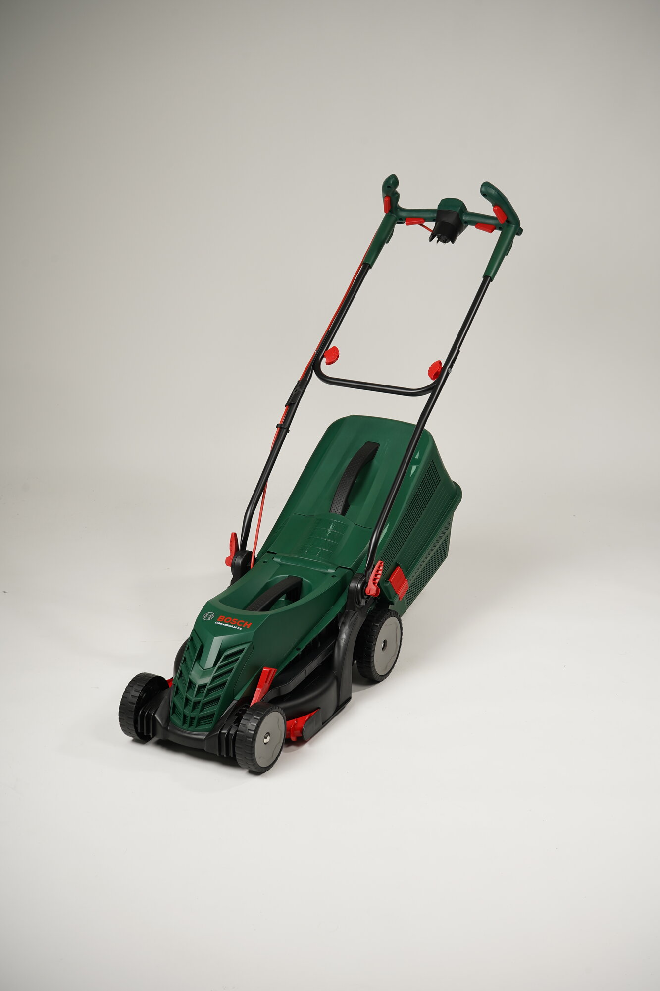 Газонокосилка Bosch ARM 34, электрический двигатель, ширина скашивания 34 см — фото 1