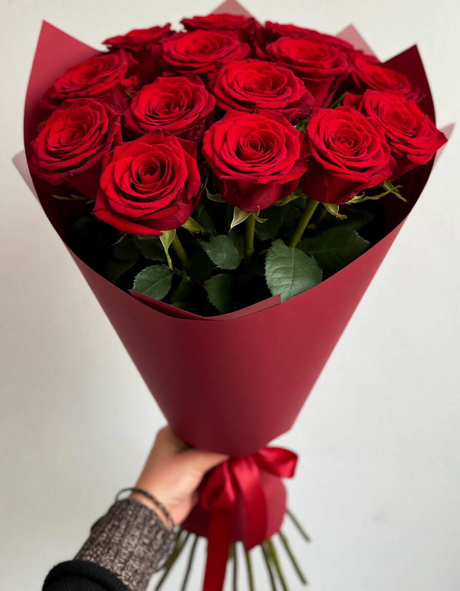 Букет от компании Labuton, 15 Роз, Цвет Красный, Высота 60см, подарочная упаковка — фото 1