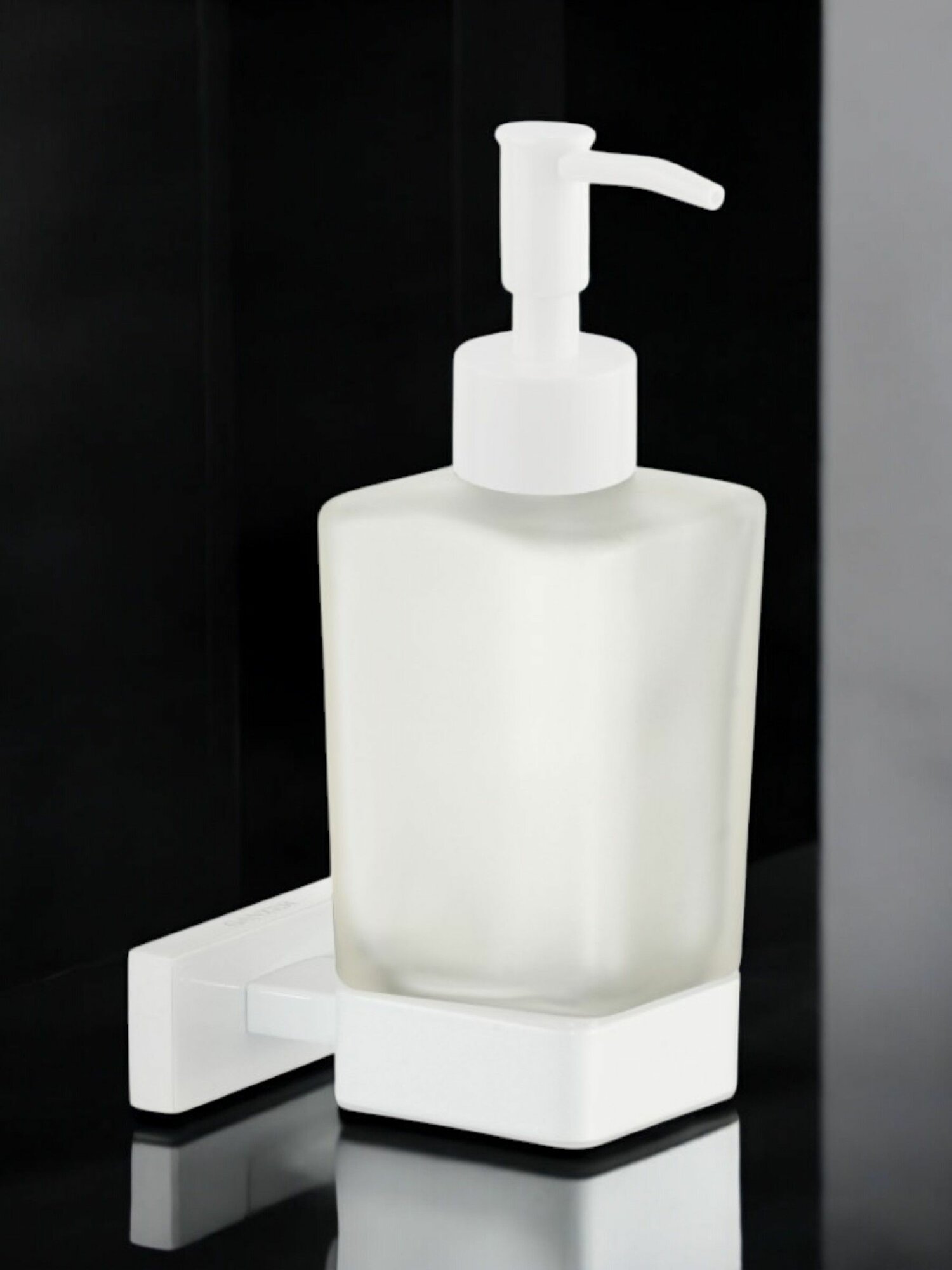 Дозатор для жидкого мыло GANZER GZ88027-F