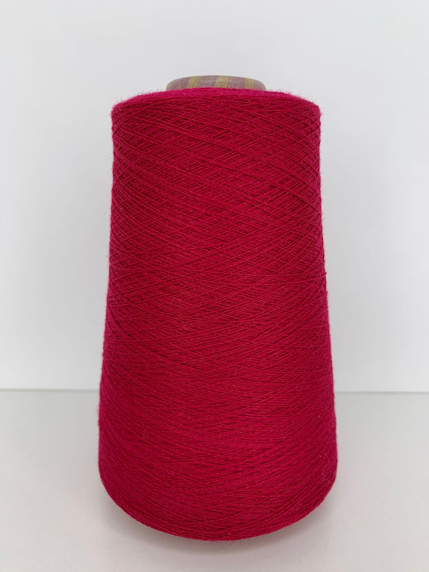 WIND - Cariaggi; 90% меринос, 10% эластан; 2700м/100гр; col. 31676, цвет: фуксия; вес 250гр; italyyarn