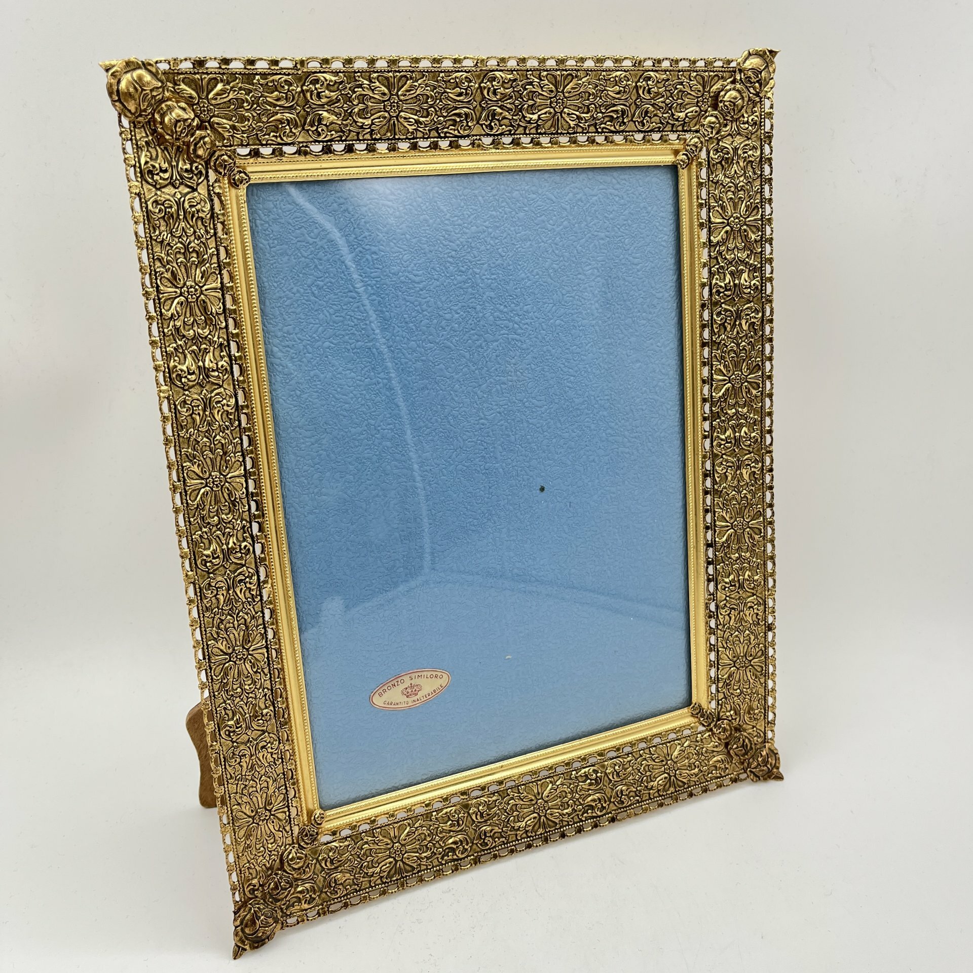 Рамка для фотографии, украшенная цветочным орнаментом, металл, стекло, Италия