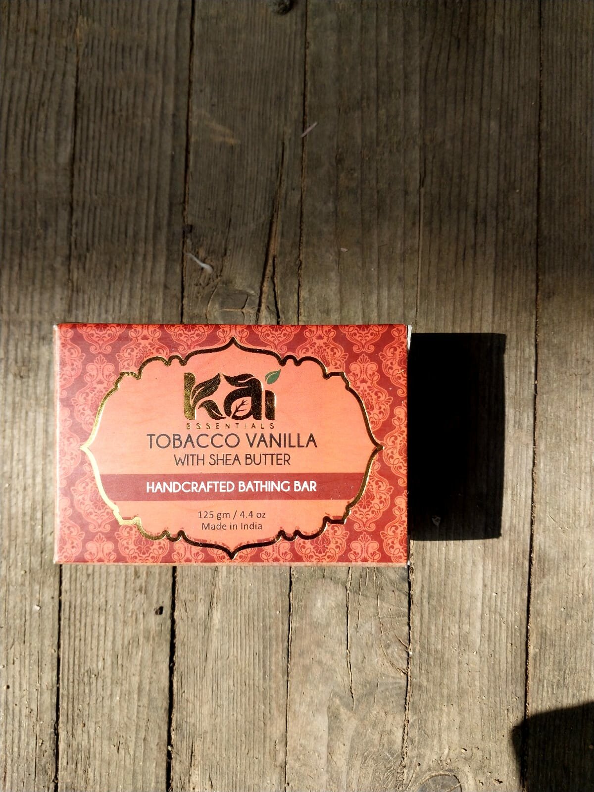 Натуральное твердое индийское мыло KAI ESSENTIALS с маслом Ши (табак/ваниль) 125 г.
