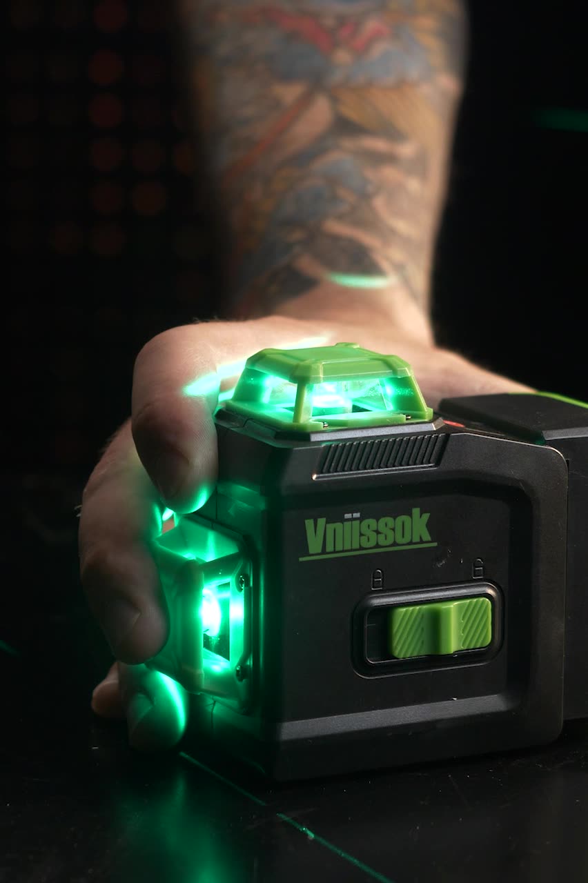 Лазерный нивелир VNIISSOK V0030 VNL-5912G (12 лучей, зеленый луч, LI-ION - 1шт, переходник, пульт ДУ, в коробке) — фото 1
