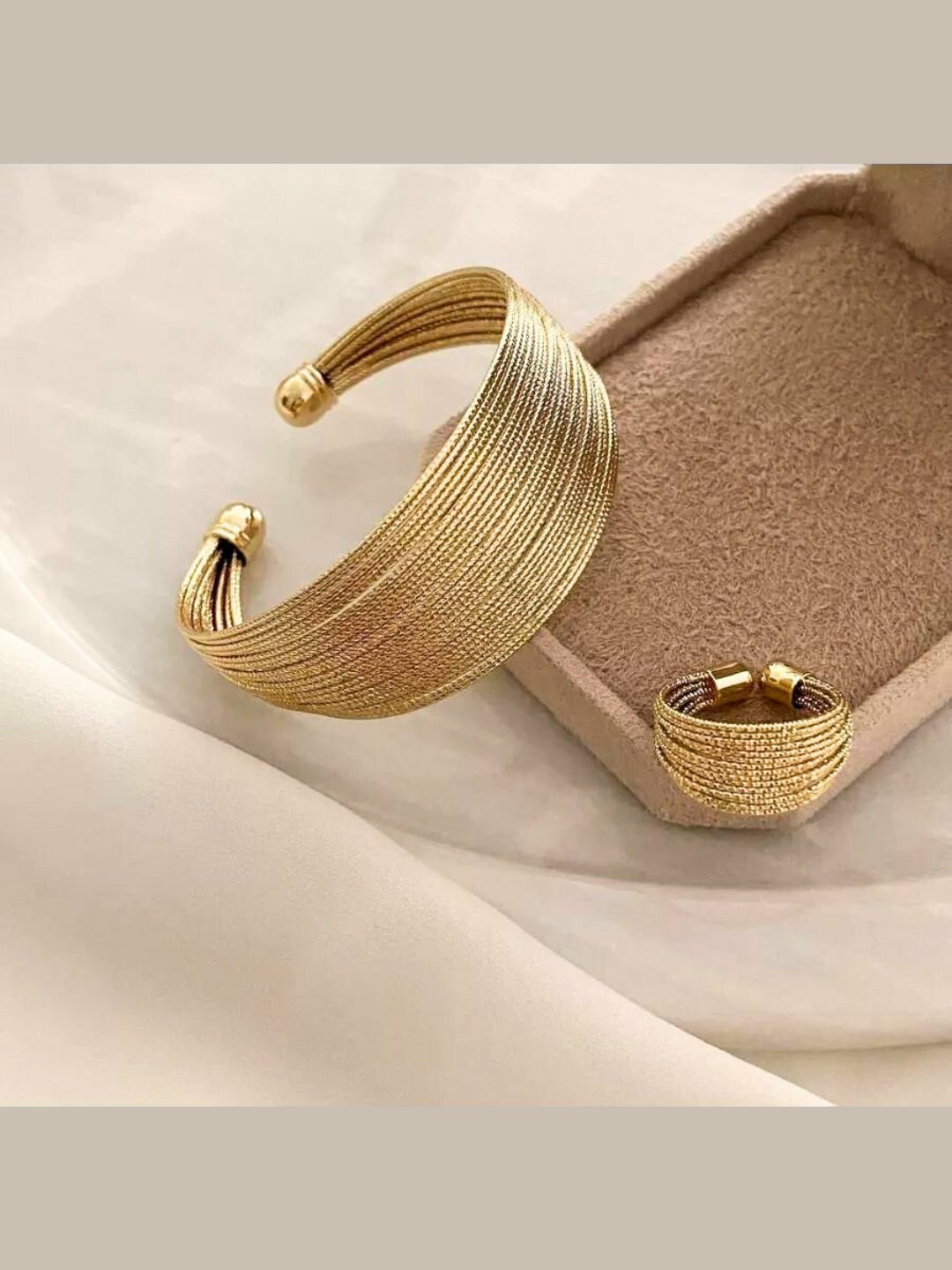 Славянский оберег, Браслет-бэнгл, размер 10 см, бежевый, желтый — фото 1