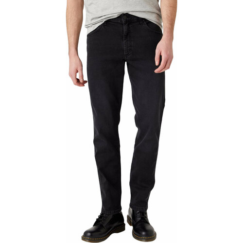 Джинсы зауженные Wrangler GREENSBORO, размер 36/32, черный