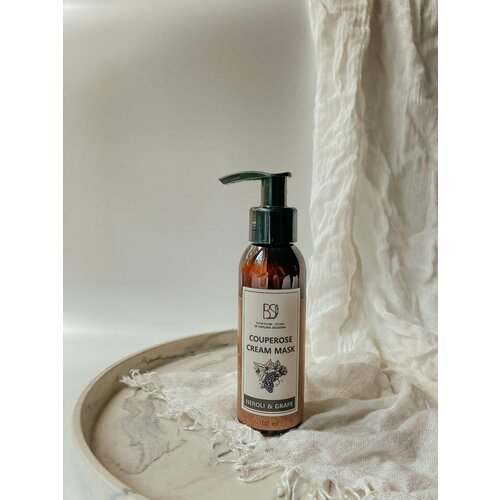 Маска помогает снизить проявление купероза: экстракт винограда укрепляет стенки сосудов, аллантоин оказывает противовоспалительное воздействие, успокаивает кожу и увлажняет, витамин Е — мощный антиоксидант, уменьшает видимость сосудистой сетки Комплекс экстрактов в составе работает на восстановление кожи, выравнивание цвета лица и укрепление капилляров