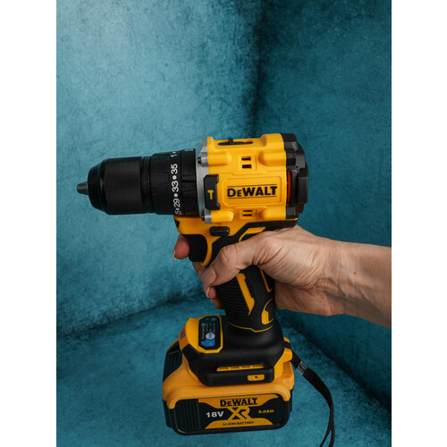 Аккумуляторный бесщеточный шуроповерт 18В 2 батареи 2Ач кейс 8900₽