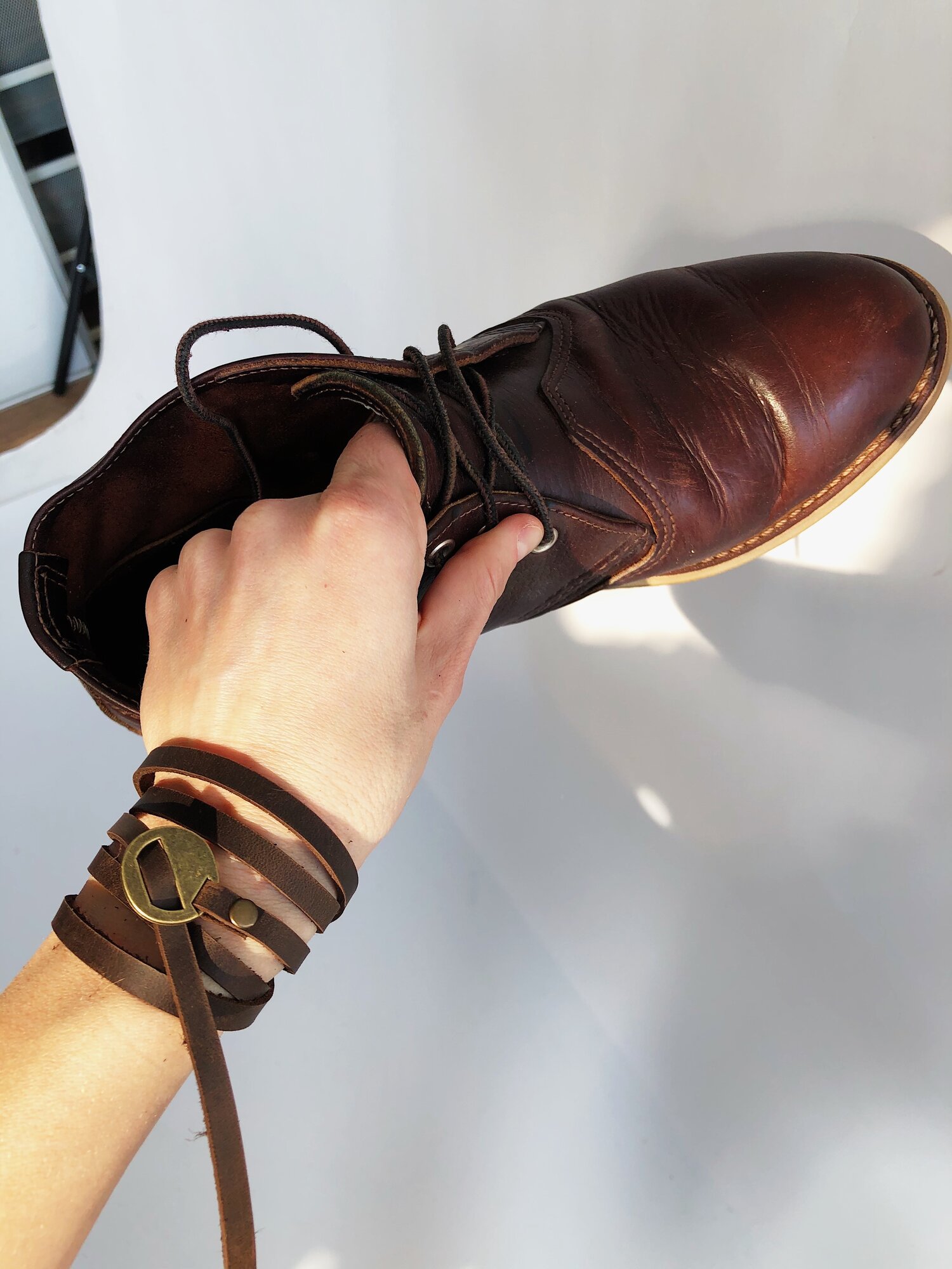 фото Плетеный кожаный браслет SHERWD Косичка, размер 16 см, голубой