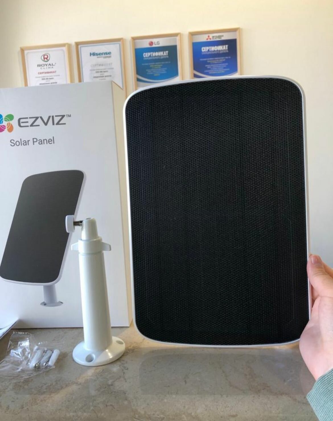 Солнечная панель EZVIZ Solar Charging Panel-C, 6,18Вт, 202,5х78 мм, IP65, 1 шт — фото 1