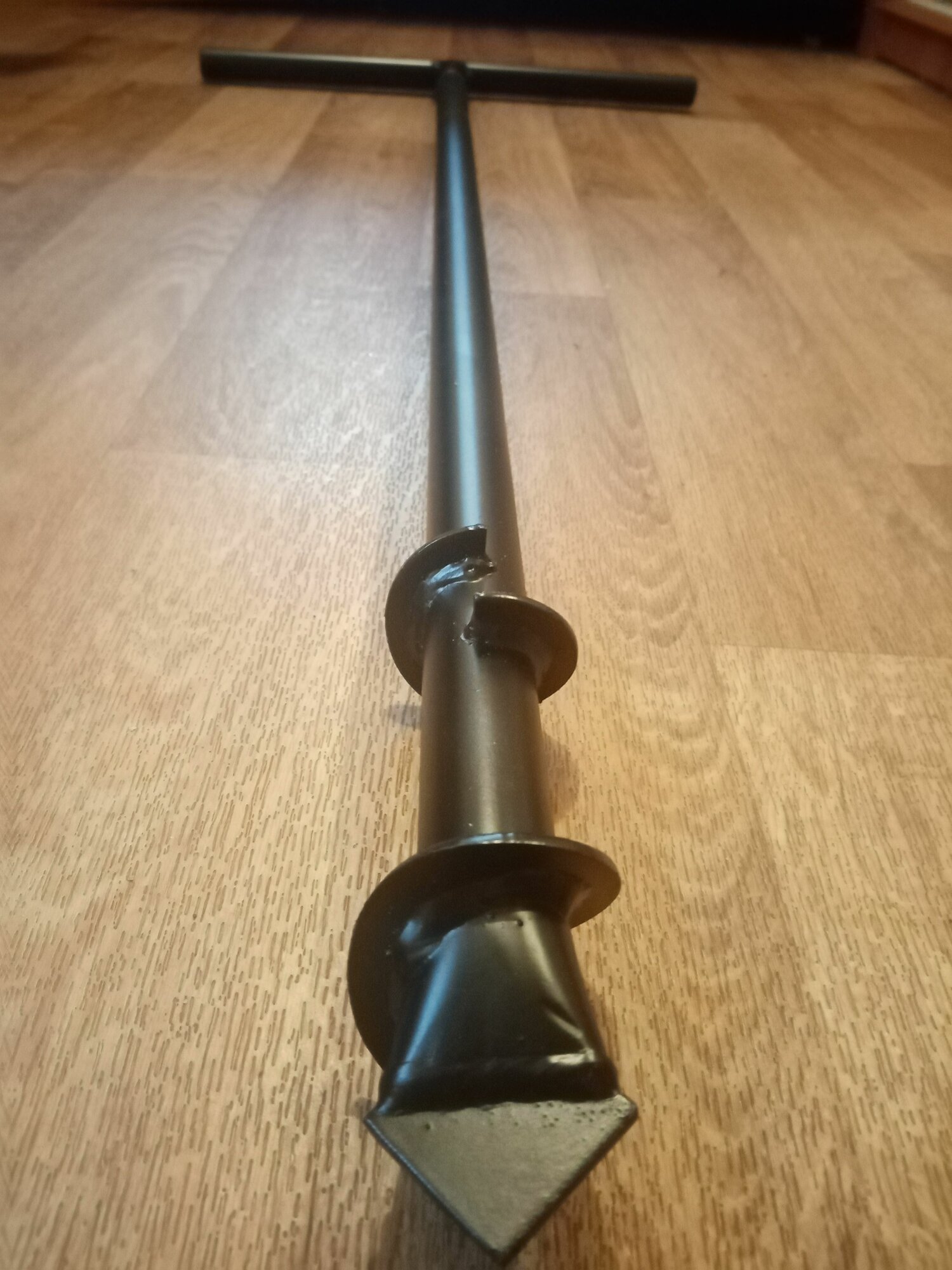 Бур садовый D-50мм x1 метр Т-образная рукоятка металлический чёрный