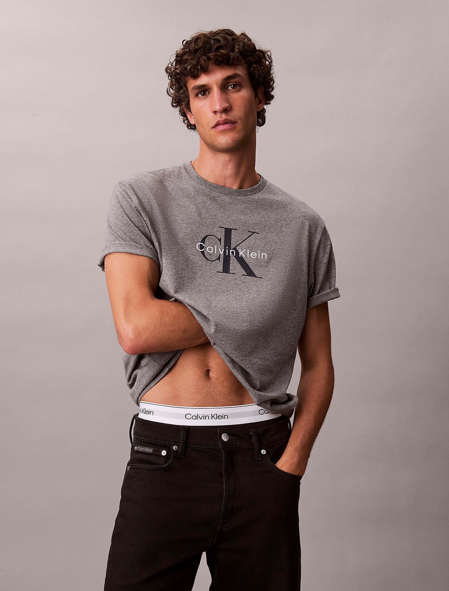 Футболка Calvin Klein Jeans, размер S, серый — фото 1