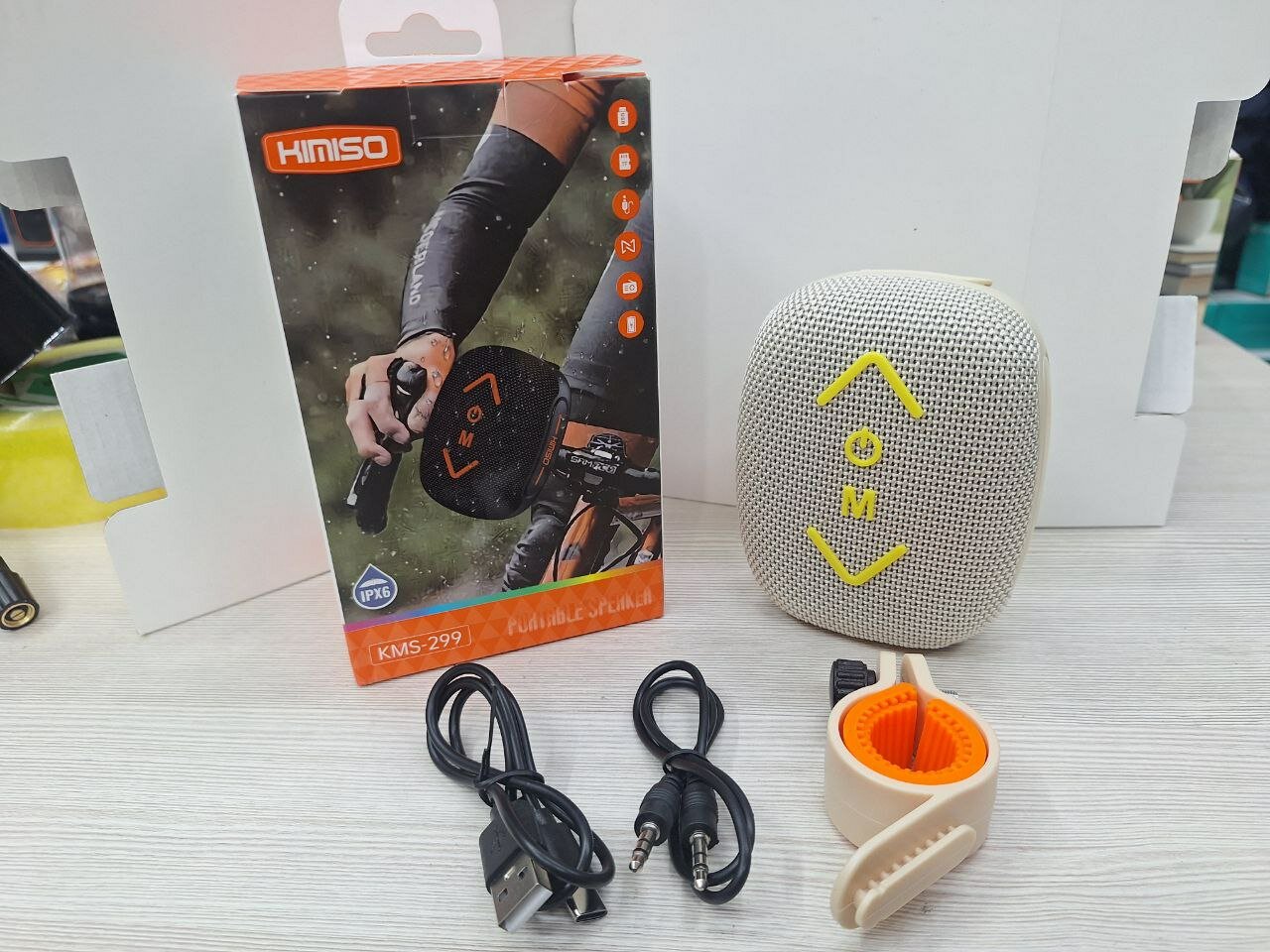 Портативная колонка KMS Dolby Atmos – мощный 3D звук, беспроводное подключение белый