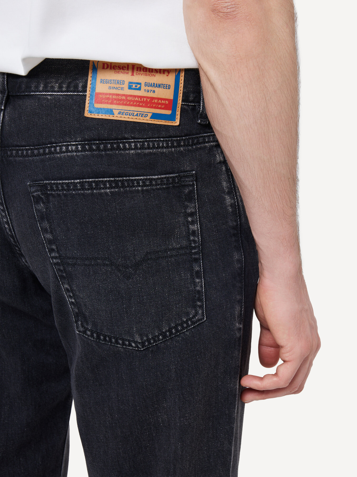 Джинсы классические DIESEL, размер 31, черный — фото 1