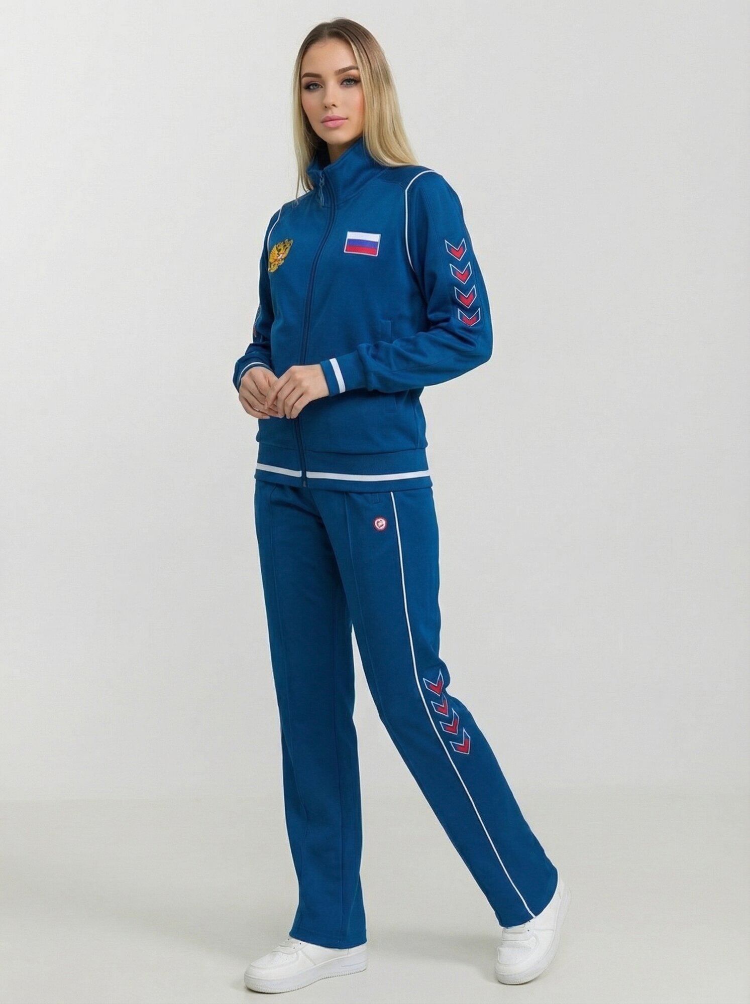 Костюм спортивный