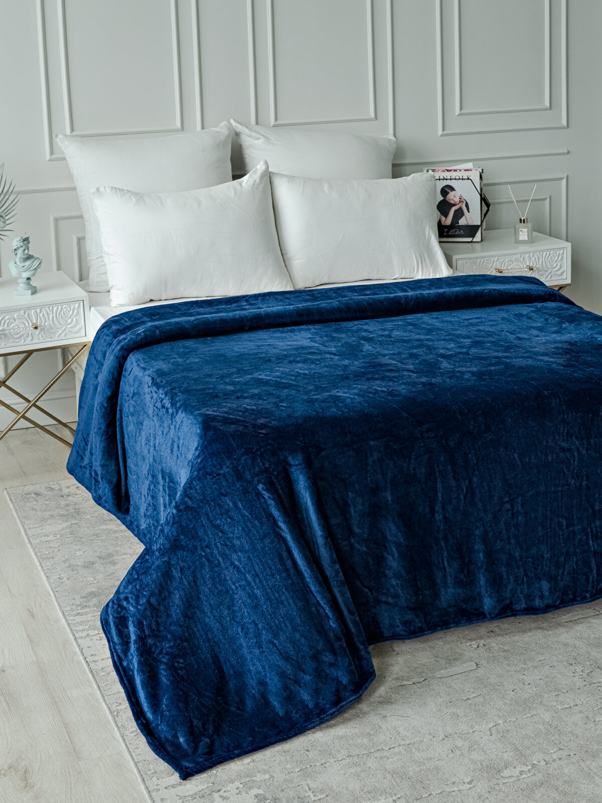 Плед 150х200 LOVEBERRY из велсофта плюшевый на диван однотонный, синий, подарок маме — фото 1