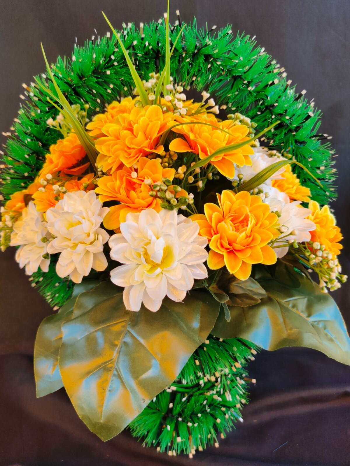 Корзина ритуальная Хризантемы высота 50 см желто-белая на похороны