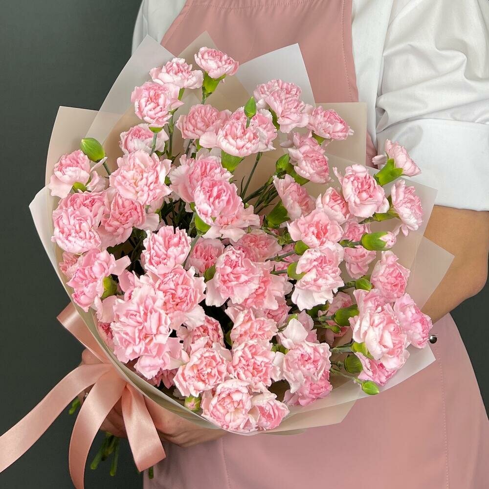 Букет живых цветов. Розовые кустовые Гвоздики 21 шт в декоративной упаковке