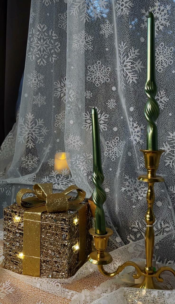 Шторы новогодние со снежинками Эльза на ленте 145х250 2 шт с клеевой паутинкой