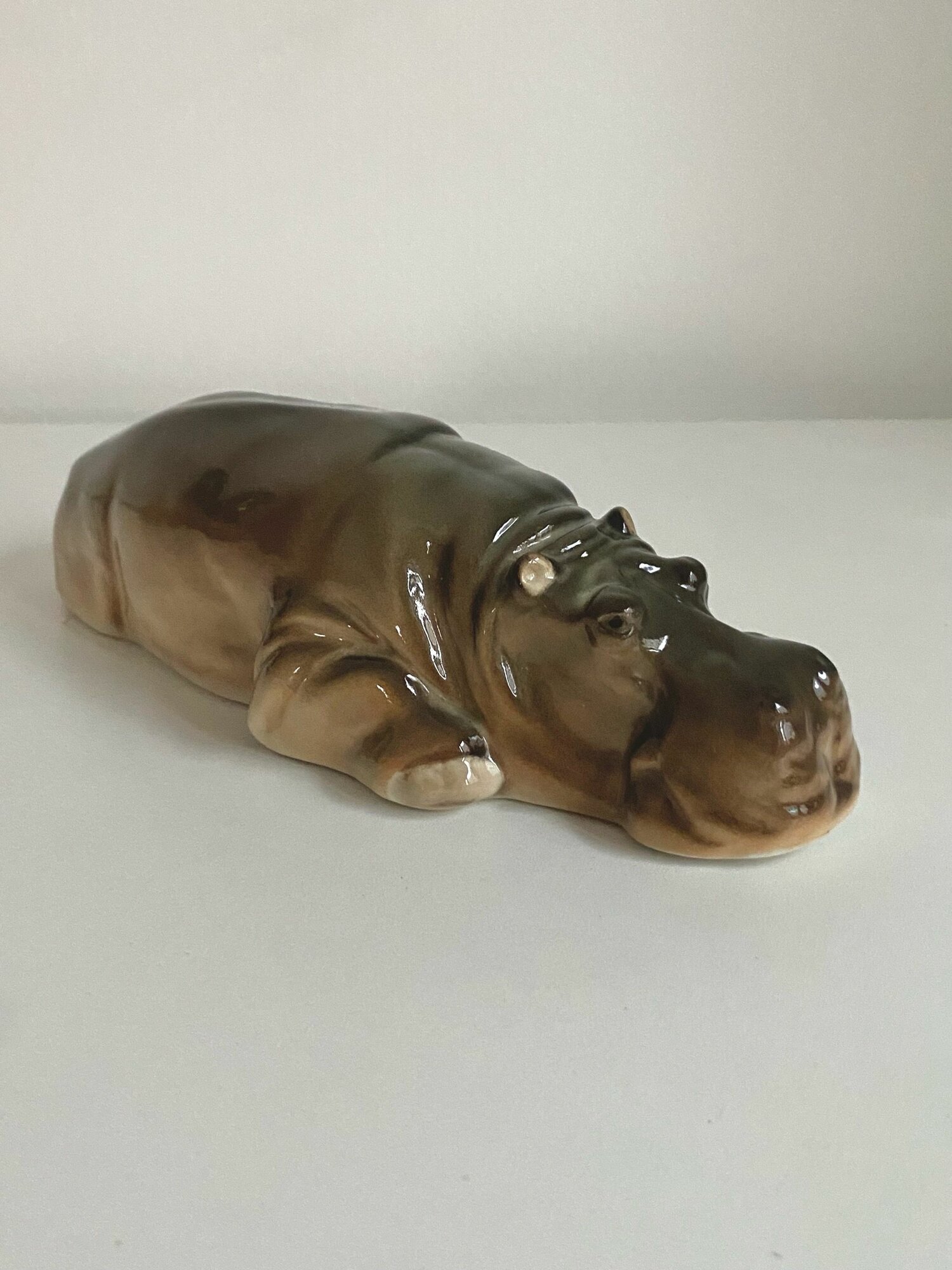 Статуэтка "Бегемот" Фарфор. СССР. ЛФЗ, скульптор Б. Я. Воробьев. Длина: 23 см.