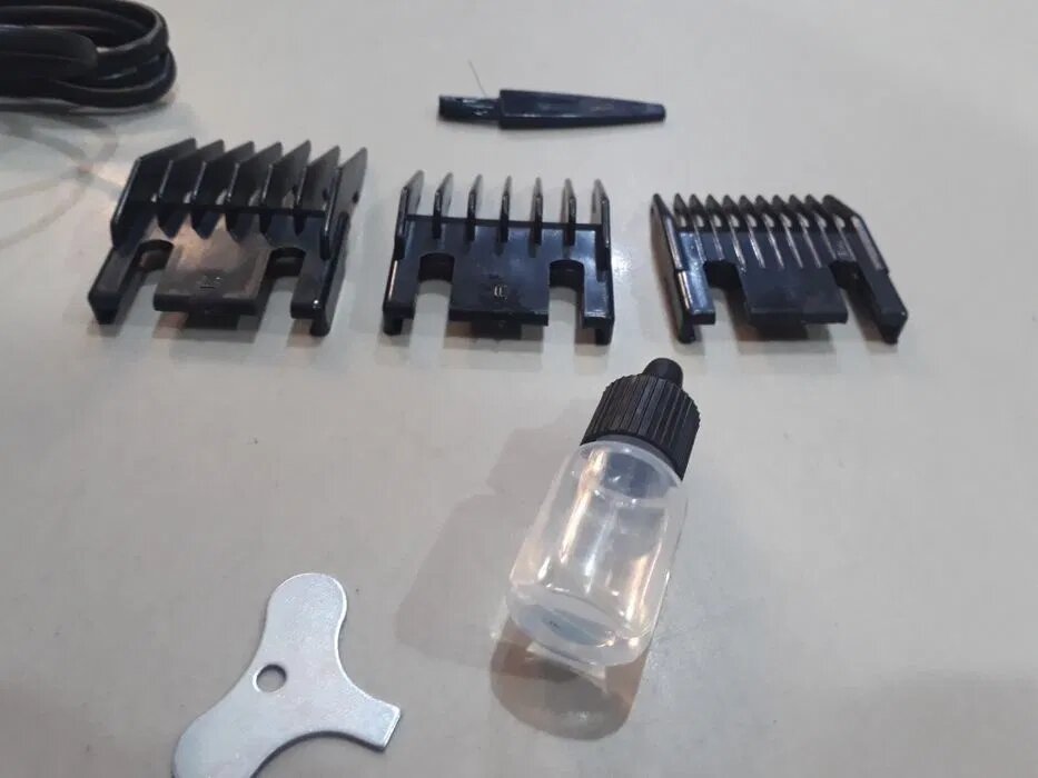 Удобная и тихо работающая машинка для стрижки для дома и профессионального применения