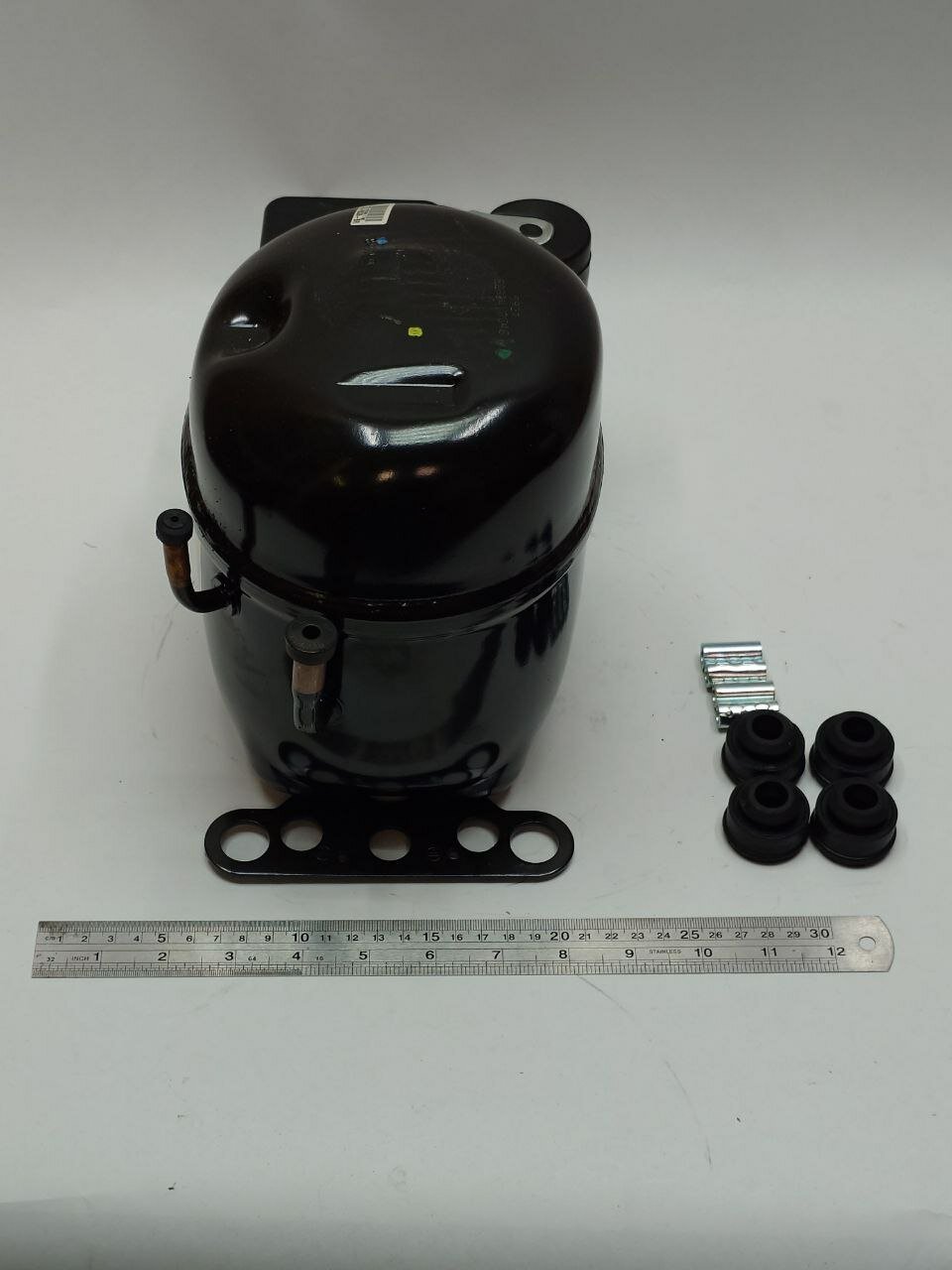 Компрессор Tecumseh AE4440Z-FZ1A (R404a высокотемпературный 1055 Вт при То=7.2 град. Тк=54.4 град.)