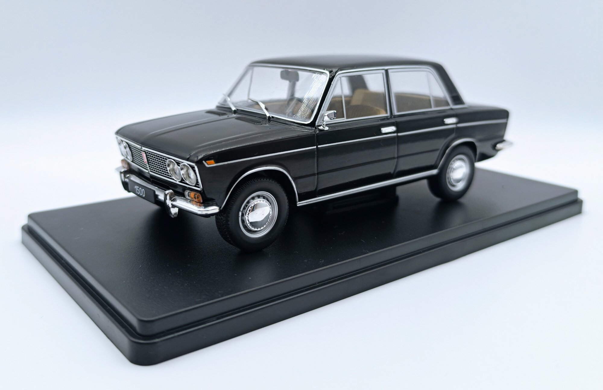 ВАЗ-2103 "Жигули" (LADA 1500) 1977 Чёрный, масштабная модель коллекционная