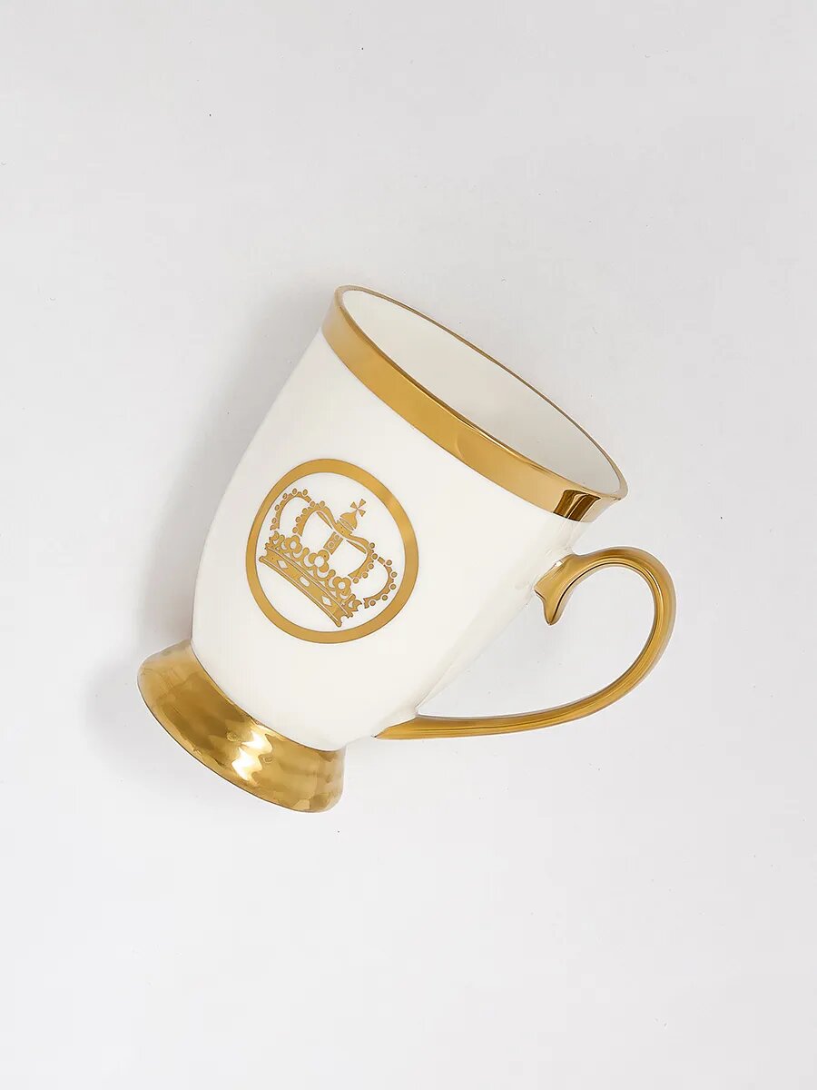 Кружка Тепло в руках, керамика, 300мл, дизайн корона, белая с золотой окаемкой — фото 1