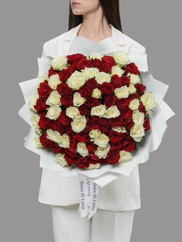 Изображение товара Букет Rosa di Luna, розы Кения, 75 шт, 40см, в белой упаковке