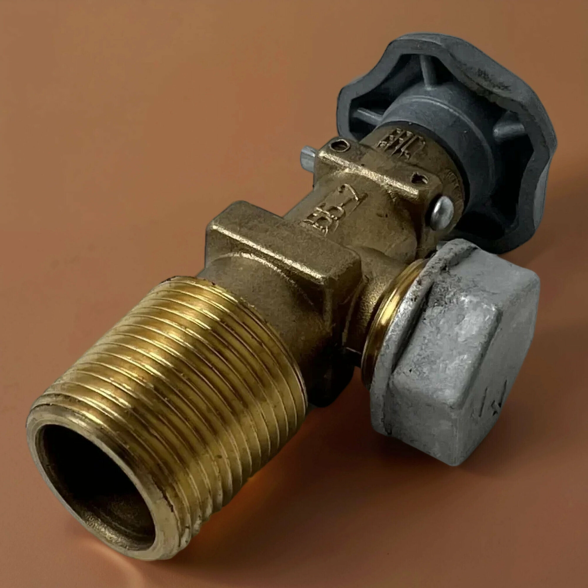 Вентиль NOVOGAS ВБ-2 для баллона латунь предохранительный клапан