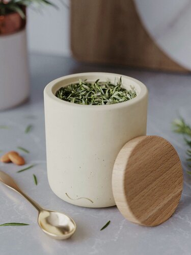 Изображение товара Банка для хранений сыпучих продуктов и специй Astrid S Matte, 0,27 л, с деревянной крышкой, бетон, кремовая матовая