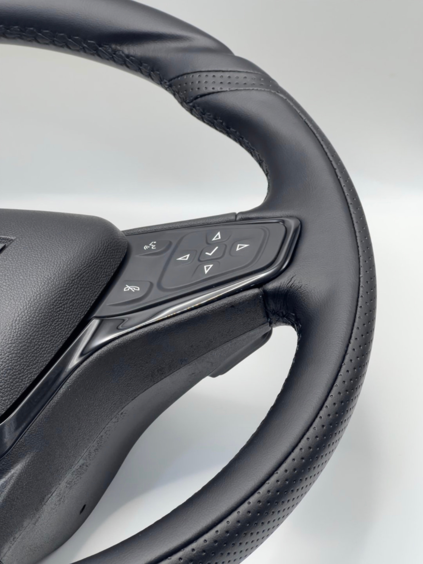 Руль для Chevrolet Malibu в стиле Bentley — премиальный дизайн, кожаная отделка, улучшенный контроль управления — фото 1