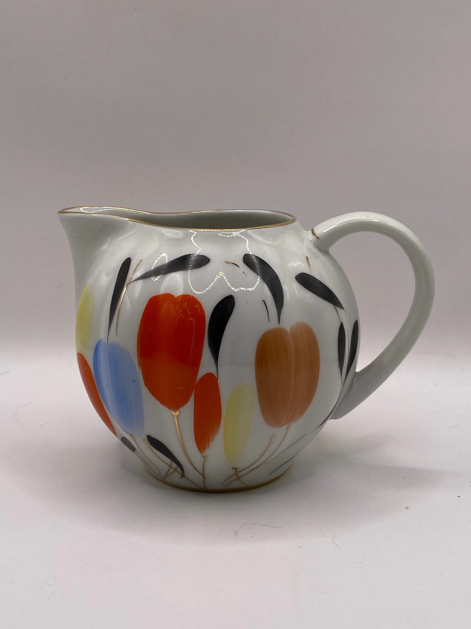 Сливочник "Тюльпаны". Форма: тюльпан. ЛФЗ. СССР. Фарфор. Ручная роспись. Позолота.