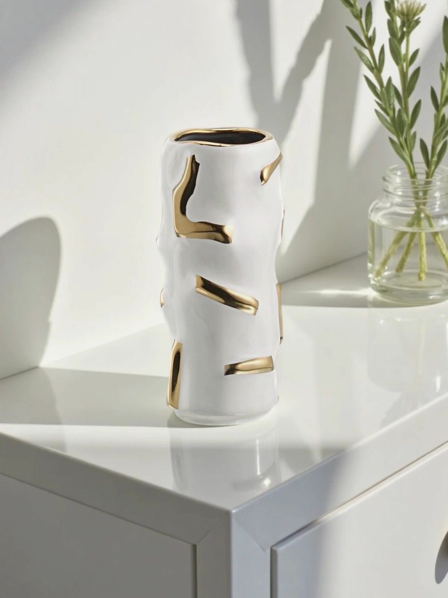 Ваза керамическая, 10*10*20см, настольное размещение, цвет золотистый, белый — фото 1