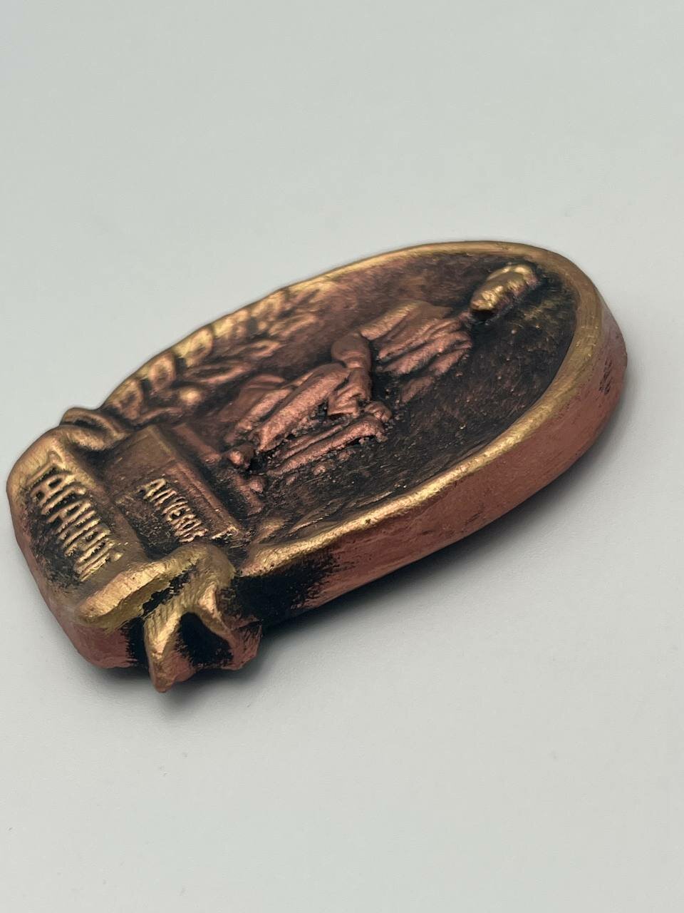 Магнит Таганрог А. П. Чехов керамика ручной работы в бронзовом цвете — фото 1