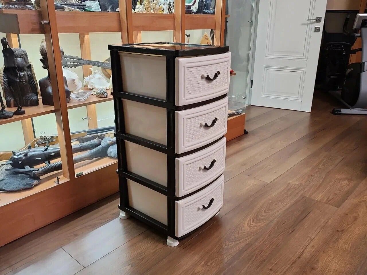 Комод пластиковый с ящиками 4-х секц стеллаж для хранения вещей/органайзер для аксессуаров цвет: шоколадно бежевый