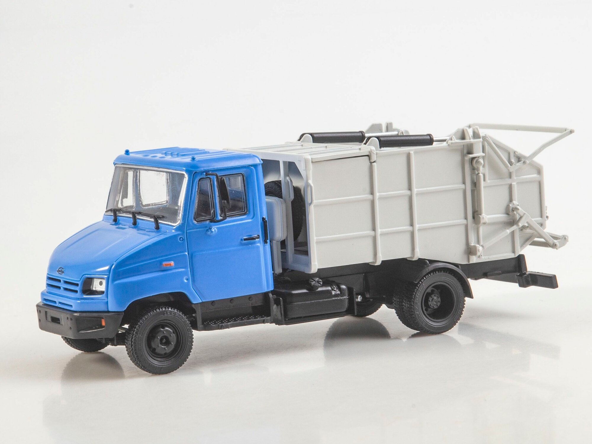 Легендарные грузовики СССР №117 - КО-442 (5301) — фото 1