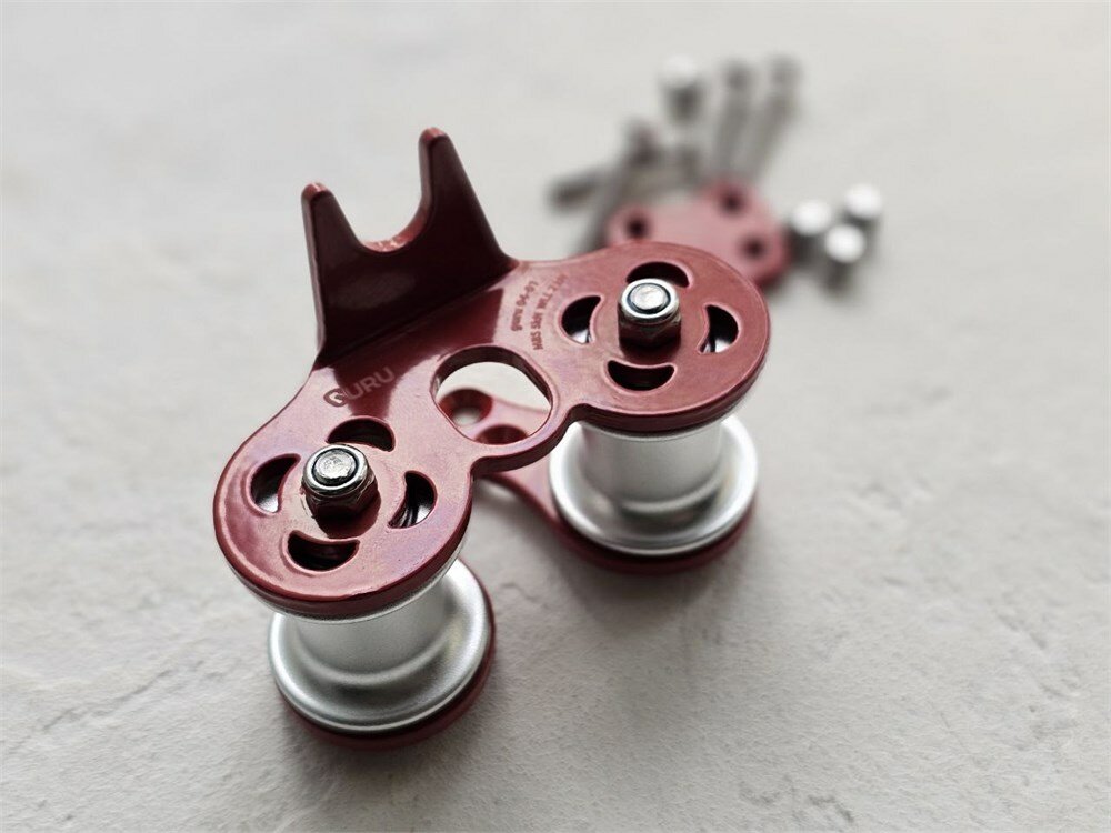 Ролик GURU Treck V2 для навесной переправы красный