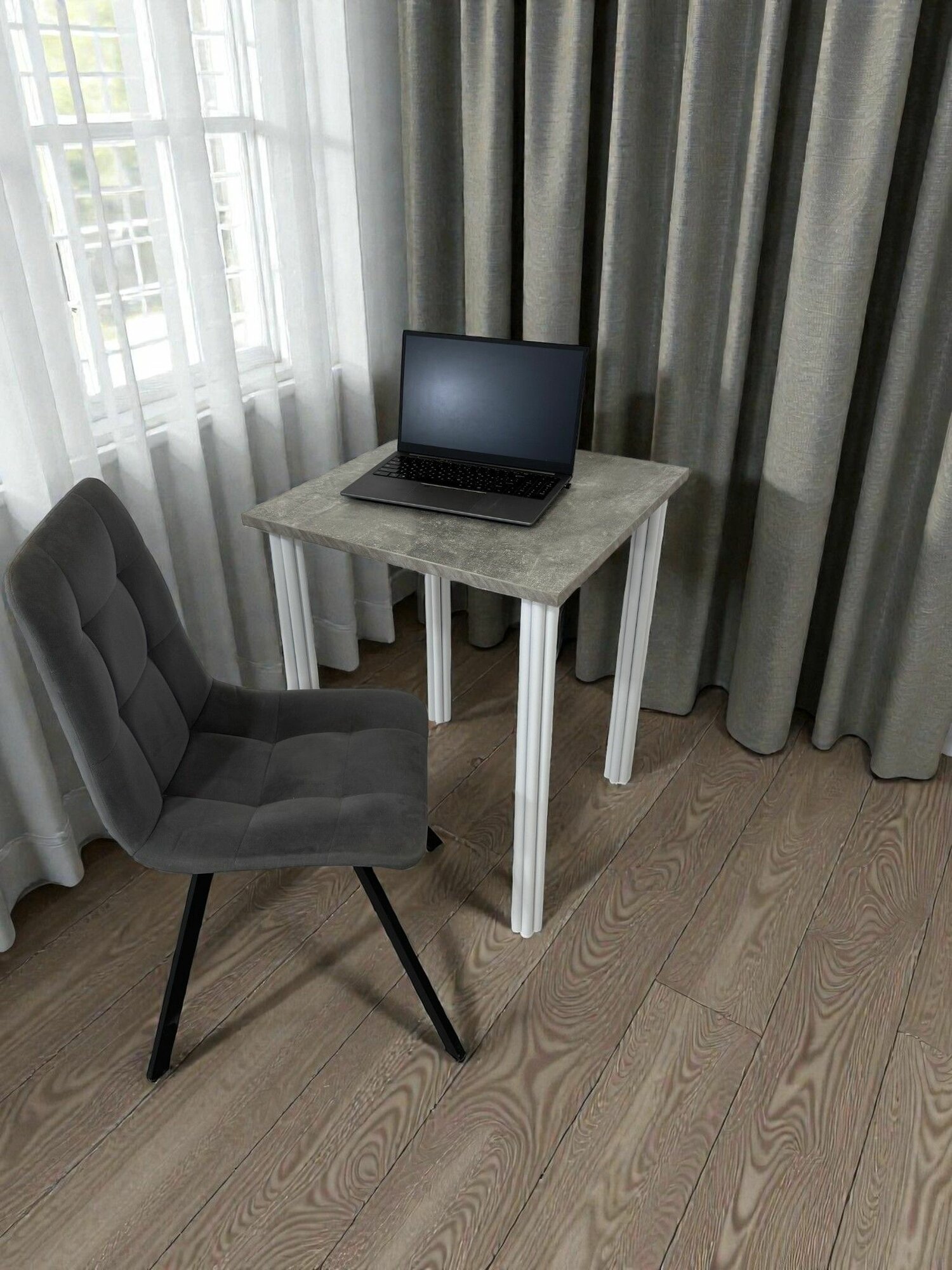 Стол дизайнерский компьютерный/ цвет Бетон Светлый, 60*60 см. Ножки белые.