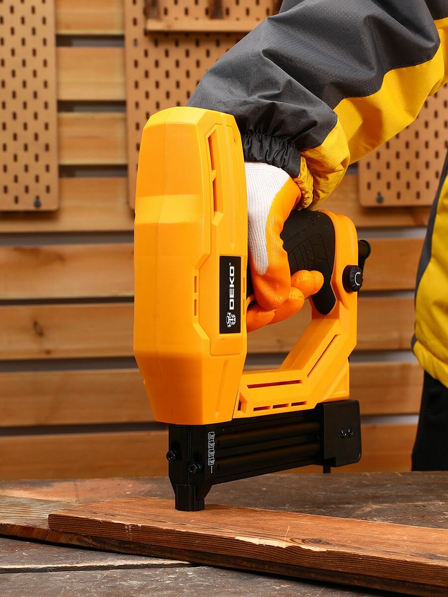 Степлер электрический строительный мебельный DEKO DKES300 нейлер элекрический