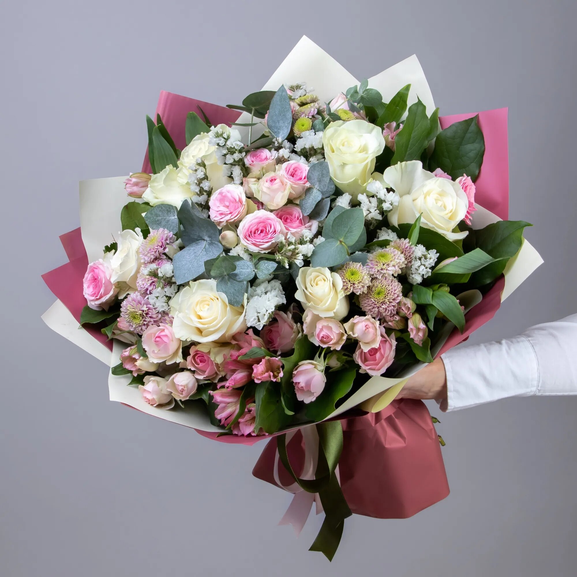 Букет цветов Бизнеследи L в коробке и аквабоксе от "Простоцветы"