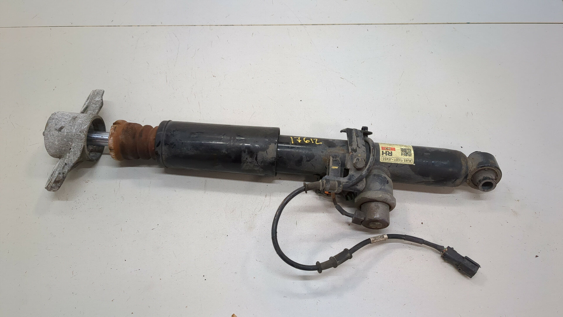 Амортизатор подвески правый задний КИА Stinger Б/У