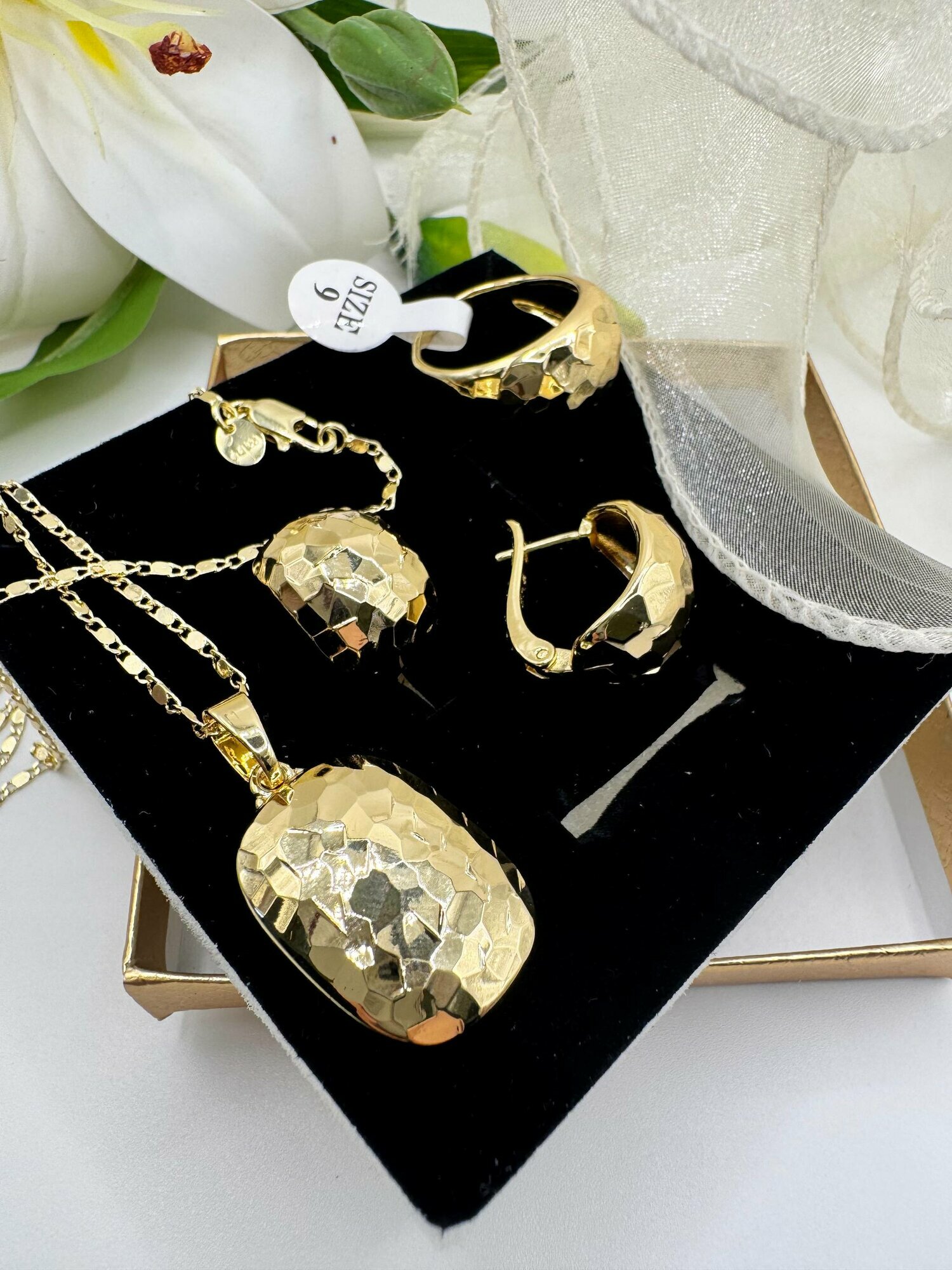 Комплект бижутерии: серьги, кольцо, цепь, колье, фианит