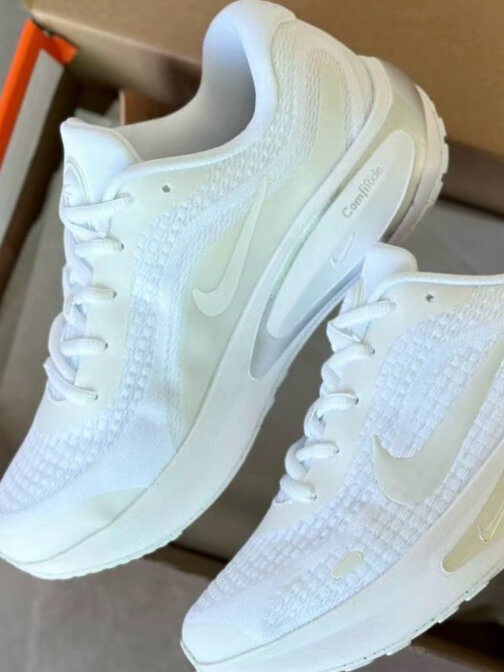 Кроссовки NIKE Journey Run, полнота B (US)/ на среднюю стопу, размер 40 EU, white — фото 1