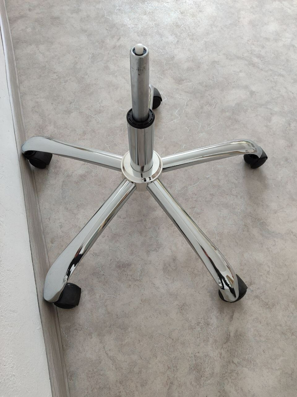 Крестовина на колёсах для кресла D 660 с газлифтом