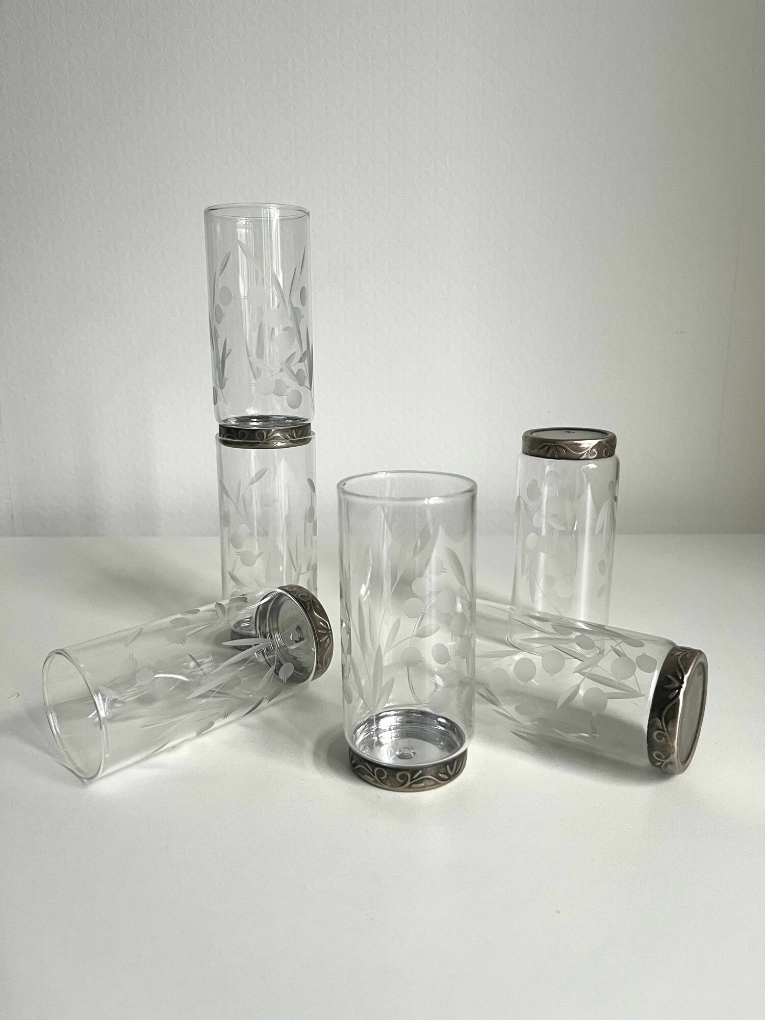 Набор стопок. 6 штук. СССР. Стекло. Ободок мельхиор. Высота: 9.5 см. Ленинградское объединение "Светлана"