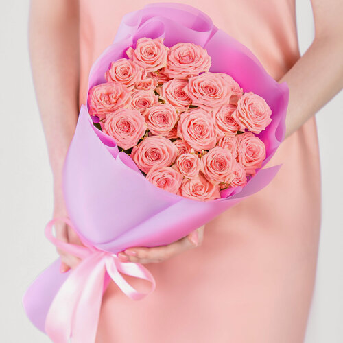 Изображение товара Букет Мегацвет24 "Лидия", 9 кустовых роз, розовые, 50 см, дизайнерская упаковка