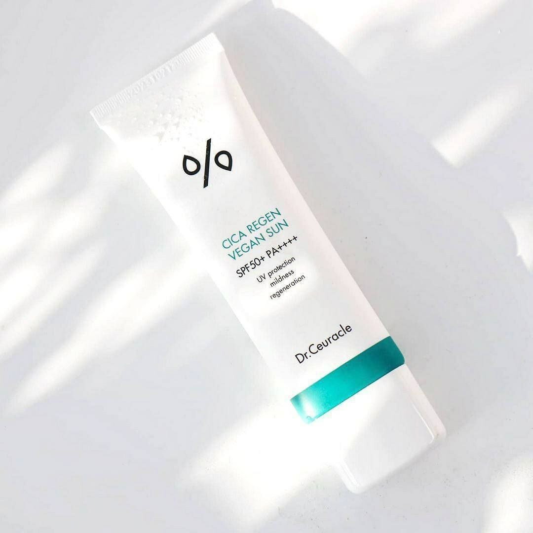 Солнцезащитный веганский крем с центеллой Dr.Ceuracle Cica Regen Vegan Sun SPF50+ PA++++